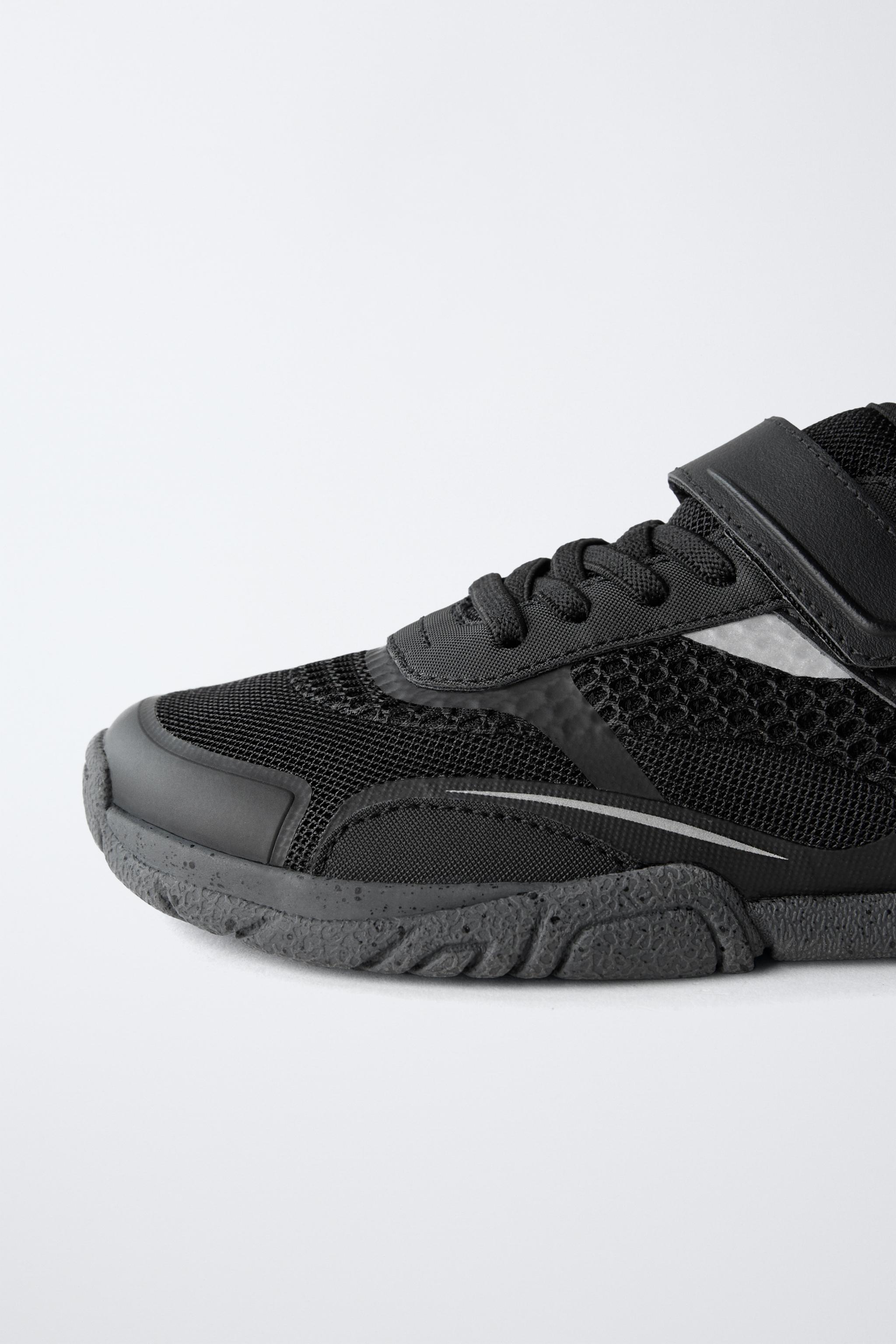 BAREFOOT SNEAKERS